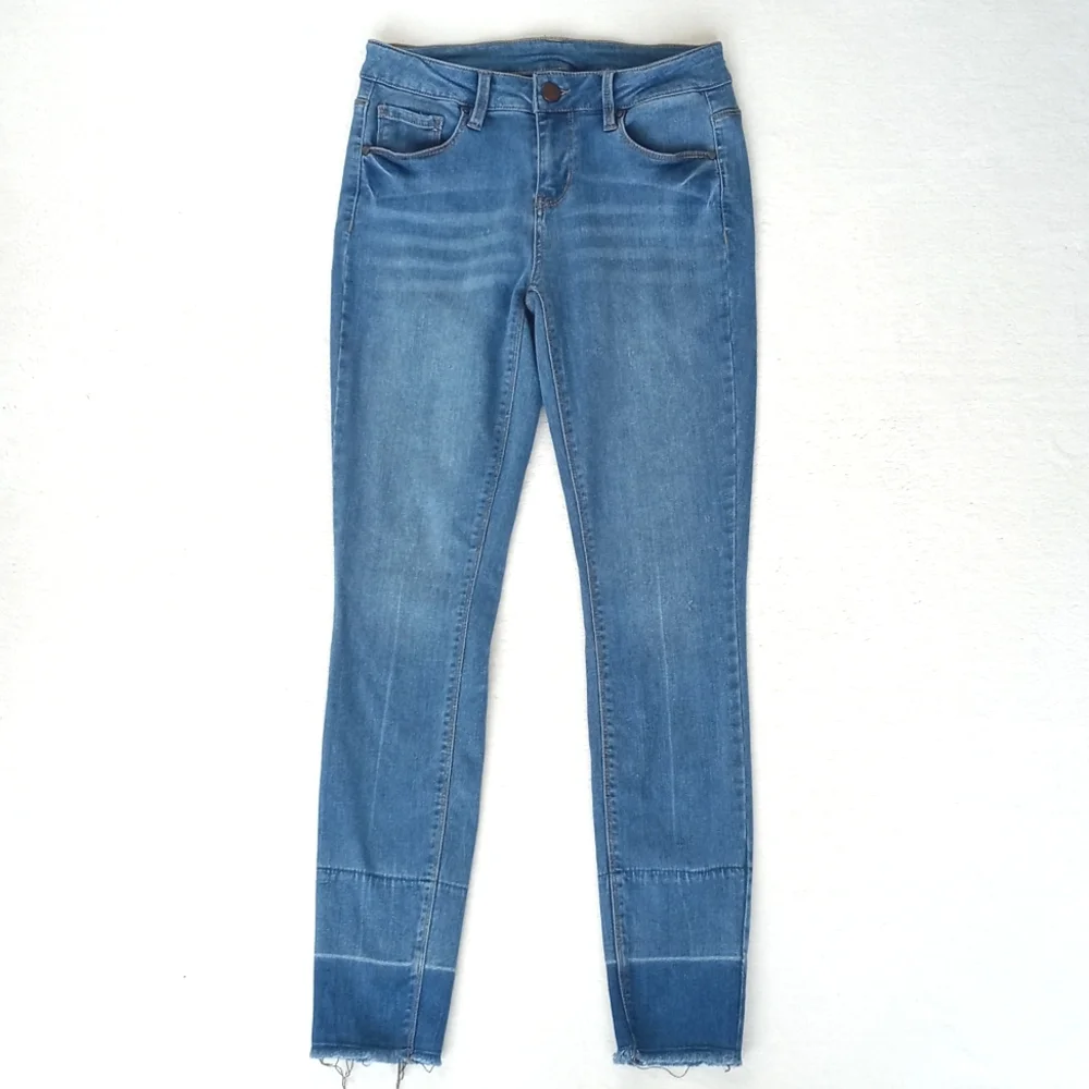 Design Lab Lord & Taylor Women’s Denim Blue Straight Frayed Leg Rayon Jeans 26